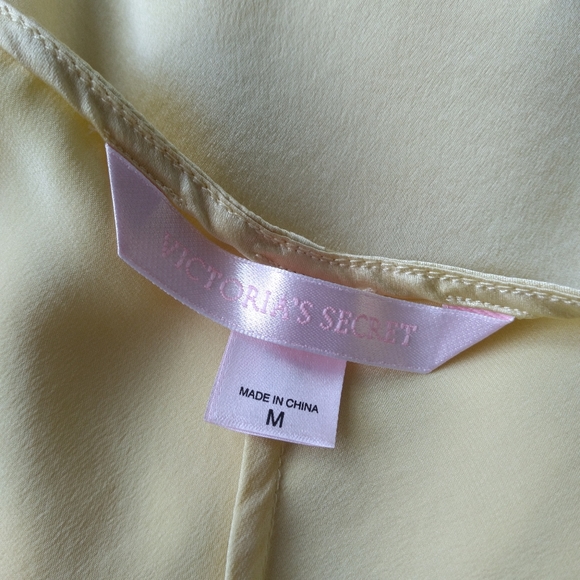 *SOLD* Victoria's Secret / VTG Yellow Silk Slip - Picture 6 of 6